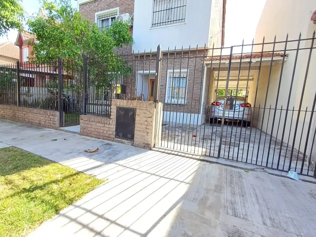 ALQUILER DE CASA DE 3 AMBIENTES EN HURLINGHAM