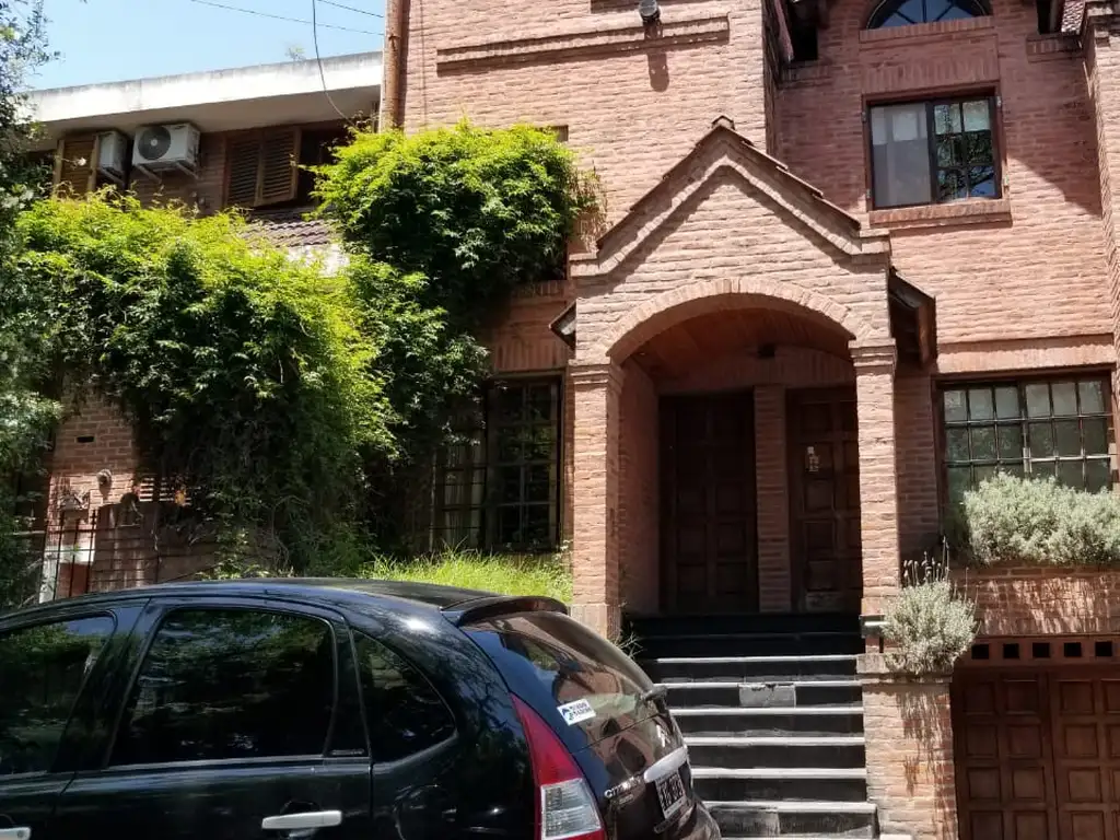 EN VENTA EN CIUDAD JARDIN DUPLEX DE 4 AMBIENTES CON COCHERA EN SUBSUELO - FICHA 7824