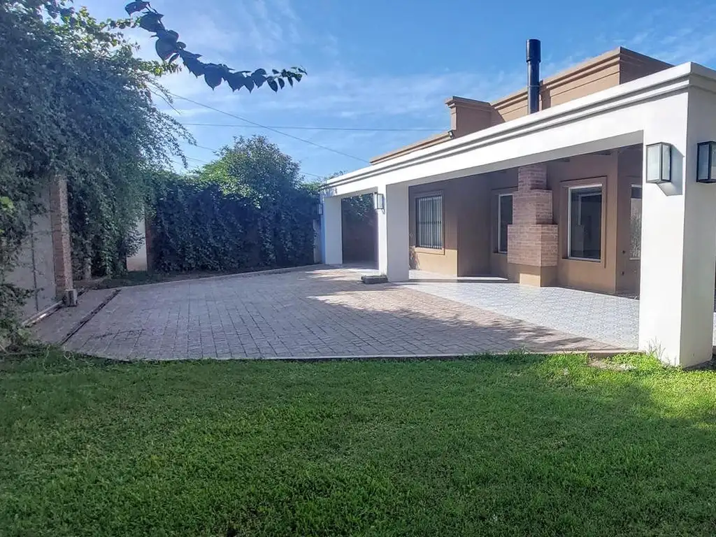 Casa de 4 amb. a la venta en Cañuelas