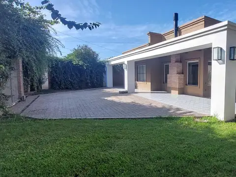 Casa de 4 amb. a la venta en Cañuelas