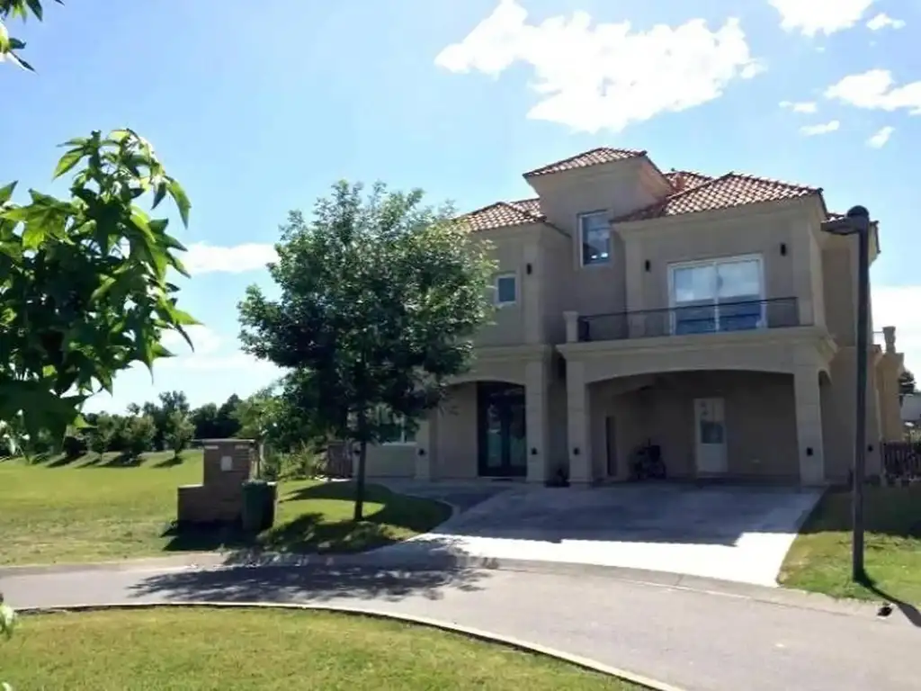 CASA EN VENTA EN AYRES PLAZA