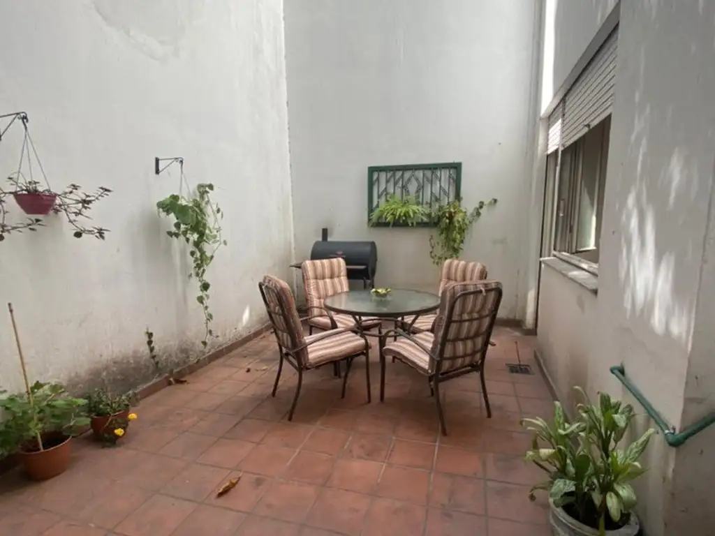 2 ambientes planta baja con patio Recoleta amoblado