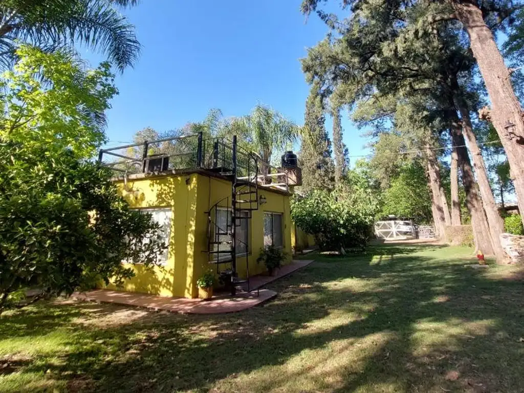 Quinta con casa de casero y cancha de fultbol