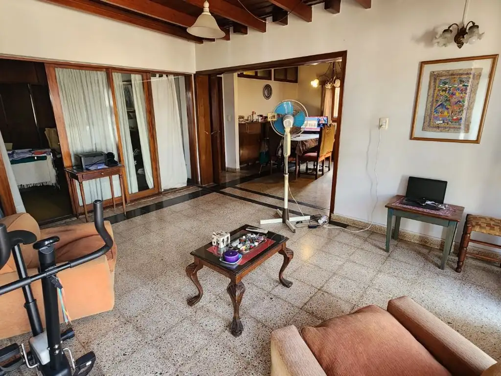 CASA 5 AMBIENTES CON BALCÓN Y TERRAZA. OPORTUNIDAD