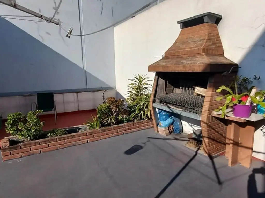 Casa de 5 amb. con terraza y local en planta baja