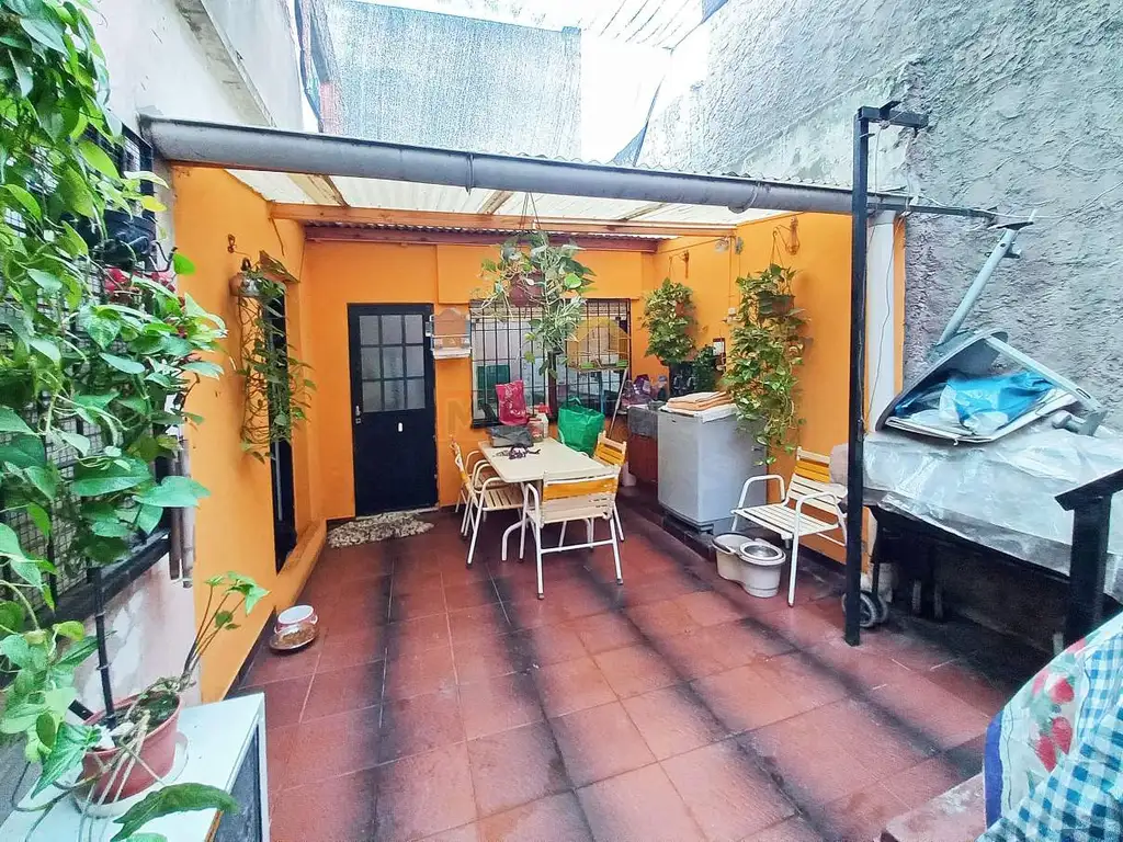 Venta PH al fondo 4 Ambientes con Patio y Terraza en Parque Avellaneda