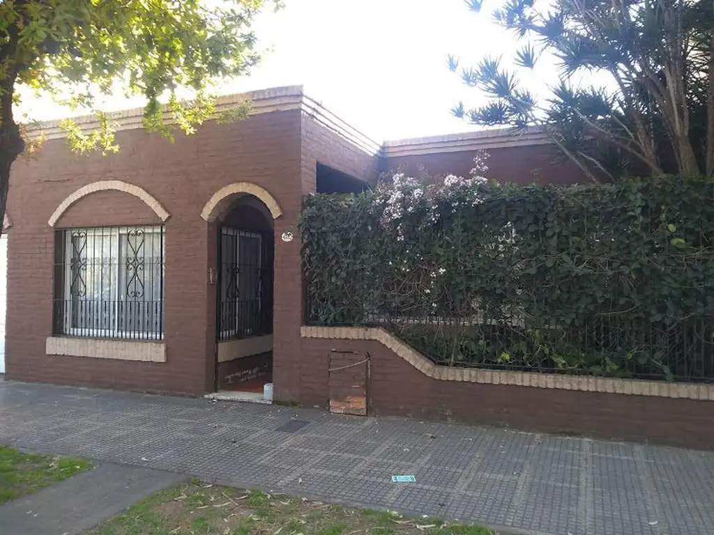 Casa - Venta - Argentina, Tres de Febrero - MIGUEL ANGEL - (3F) 4937