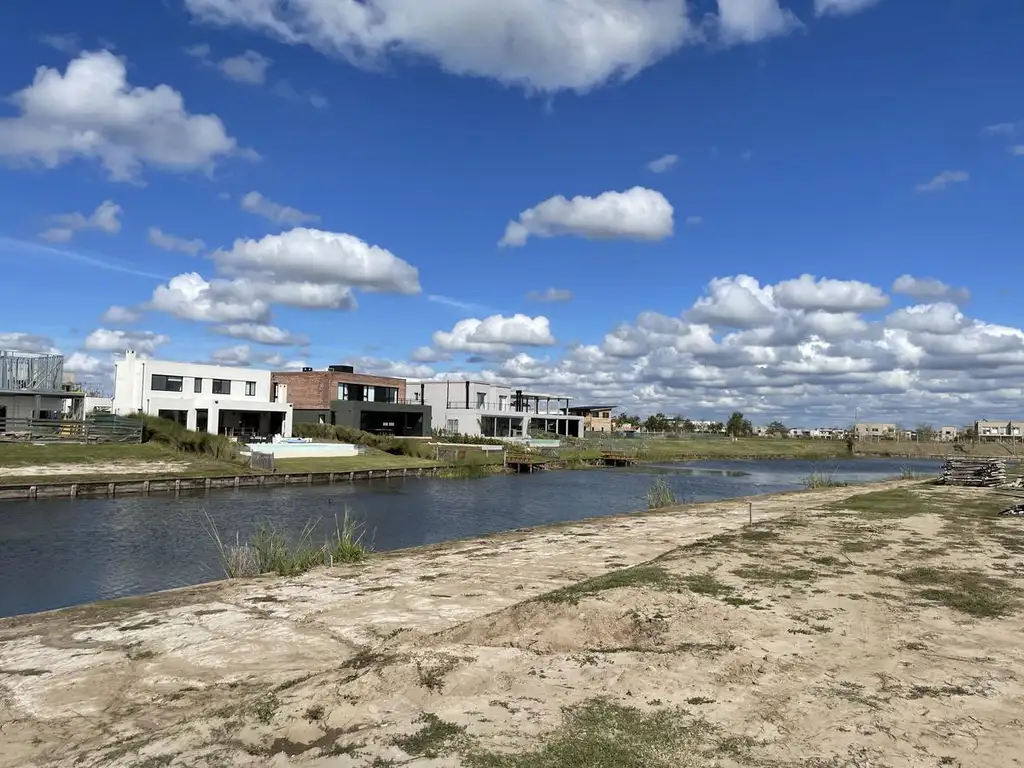 Venta de lote  al agua en Riberas Puertos de Lago Escobar con financiación