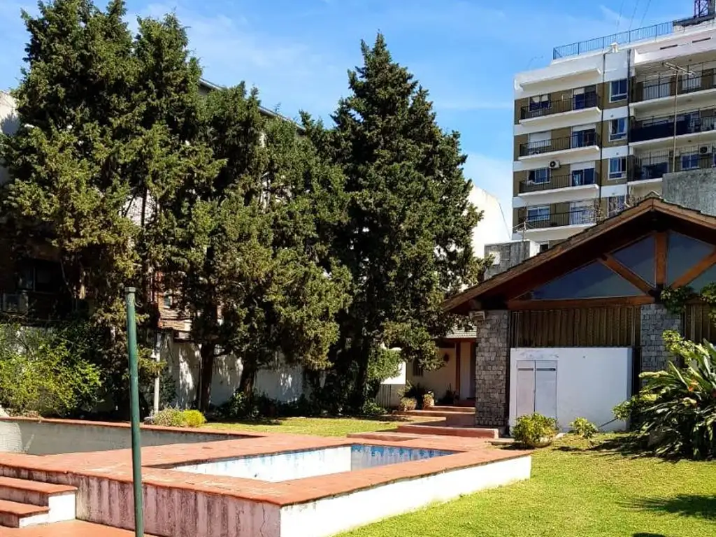 CASA EN VENTA CENTRO DE PILAR. IDEAL DESARROLLO COMERCIAL