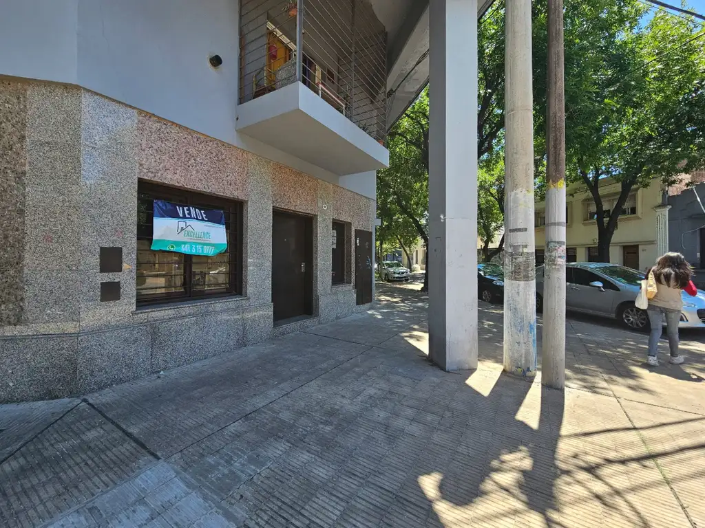 LOCAL COMERCIAL DE 27m2 UBICADO EN ESQUINA EN GABOTO Y LAPRIDA