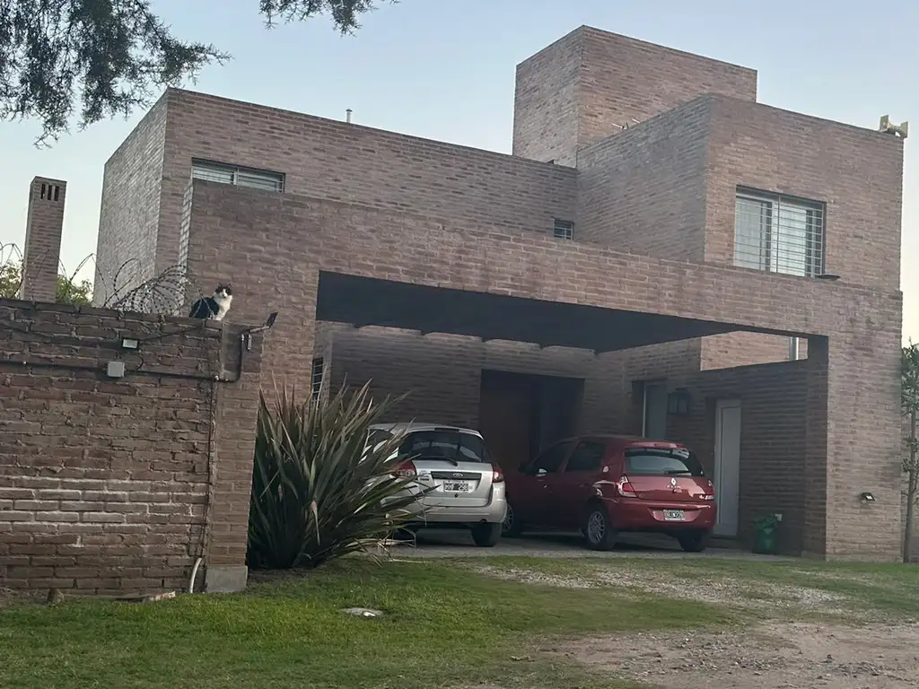 HERMOSA CASA A LA VENTA EN HOUSING