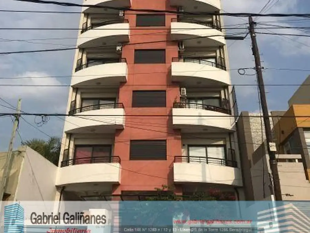 VENDE DEPARTAMENTO 2 AMBIENTES + cochera semicubierta - BERAZATEGUI CENTRO-