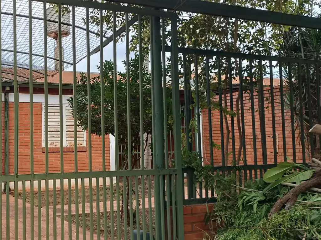 CASA DE 2 DORMITORIOS EN BARRIO LOS LAPACHOS. POSADAS, MISIONES. VENTA