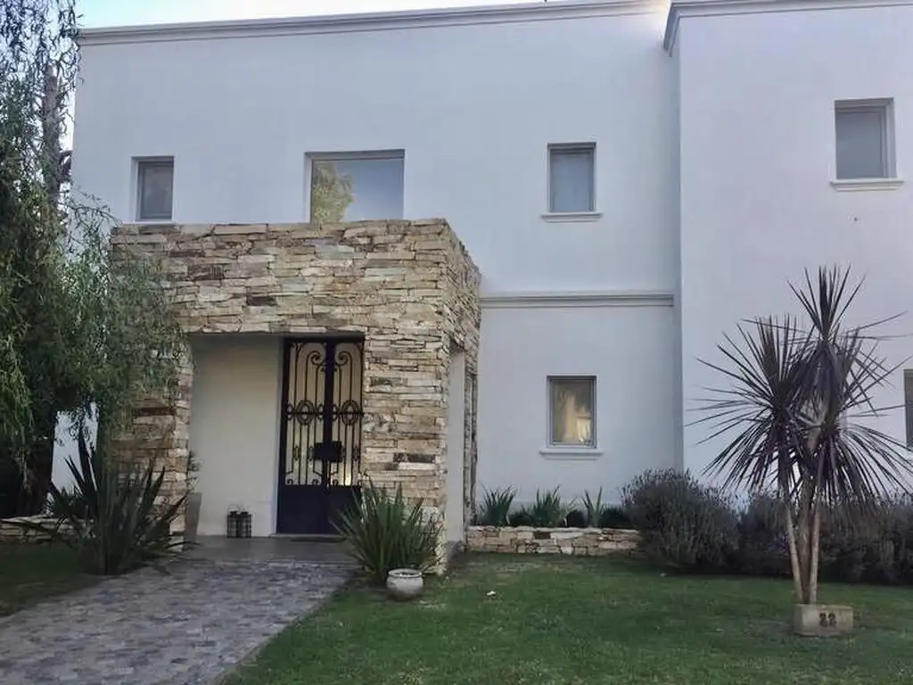 CASA en VENTA en Barrio Privado El Centauro - Canning.