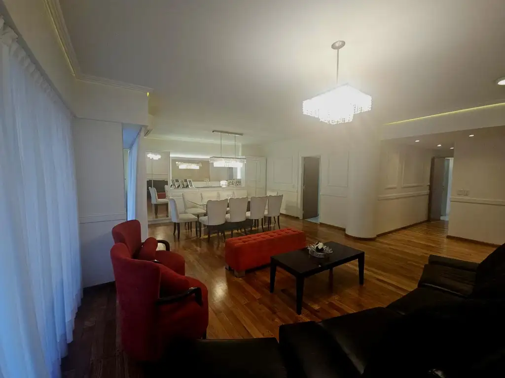 Venta Departamento de 5 Ambientes en Recoleta con Cochera y Baulera