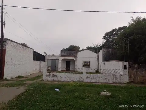 Vendo Terreno 10 x 40 con dpto 1 dormitorio y casa a demoler