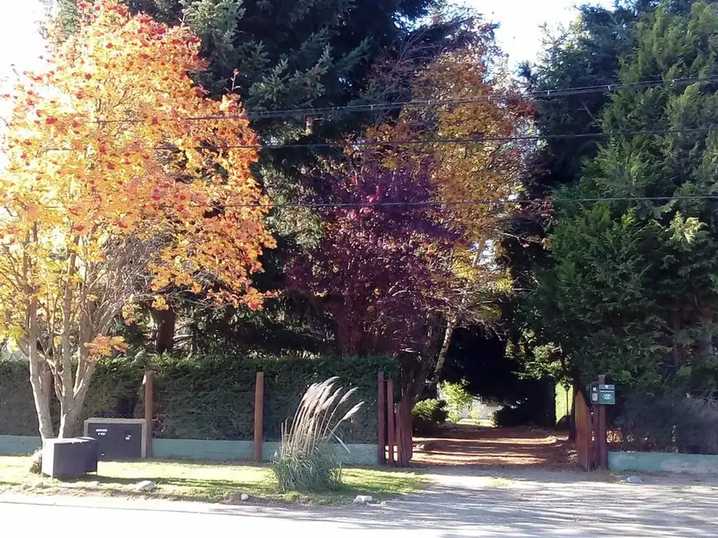 Hermosa Casa con Vista Parcial al Lago - Barrio Casa de Piedra