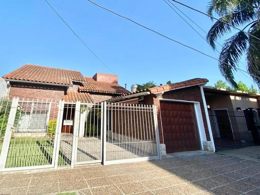 Chalet en planta baja en muy buen estado y ubicación.