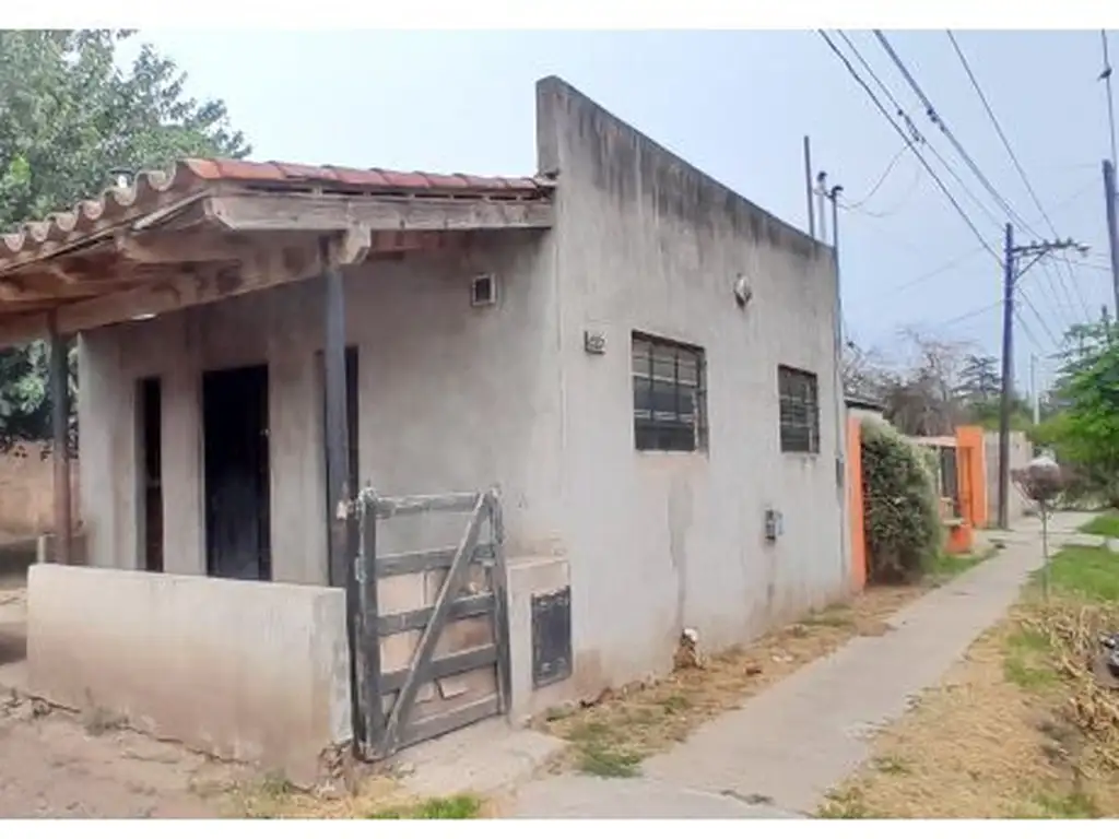 SE VENDE CASA SOBRE LOTE DE 440 M2 EN LOBOS