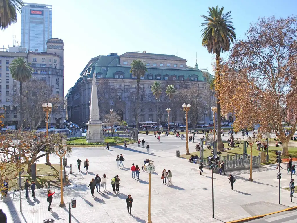 Oficina  Monserrat con vista a Plaza de Mayo