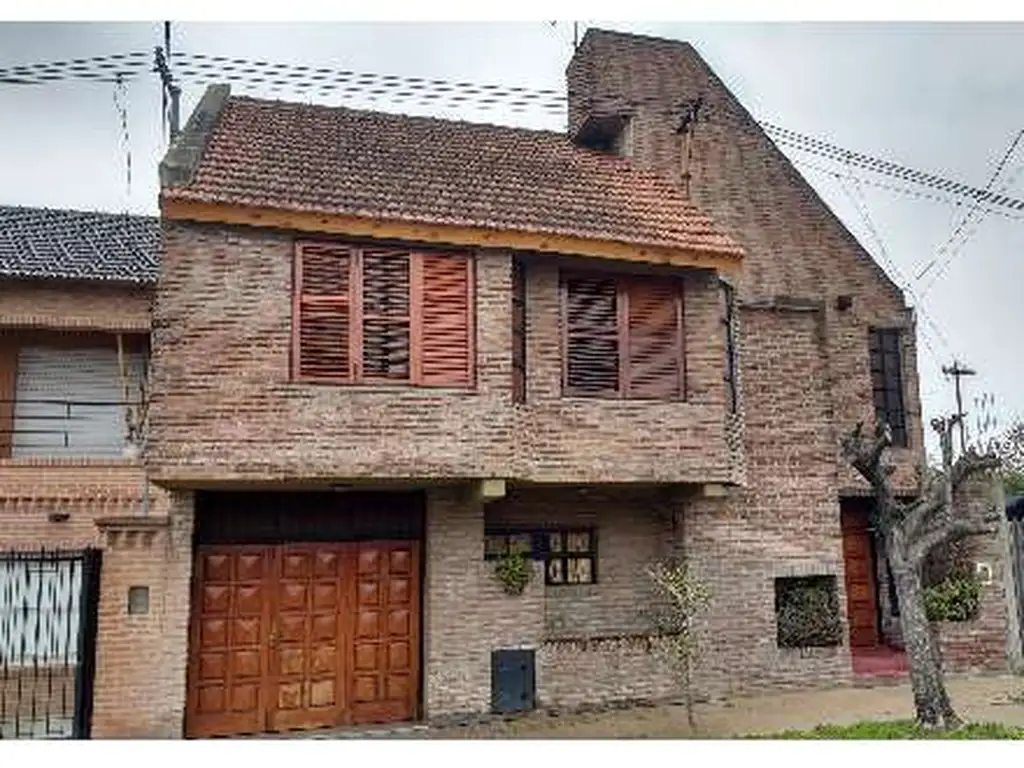 Casa en Venta en La Plata [Cod: 161-13510]