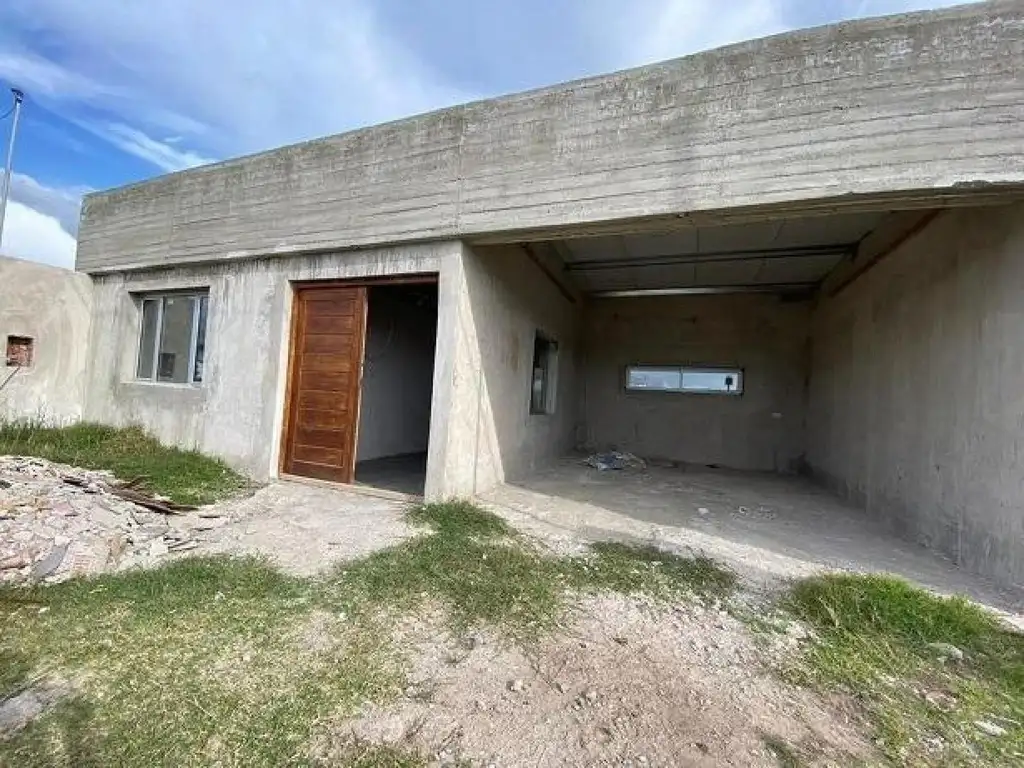 Casa en venta 2 dormitorios 2 baños 1 cochera  - 400Mts2 - San Miguel Del Monte