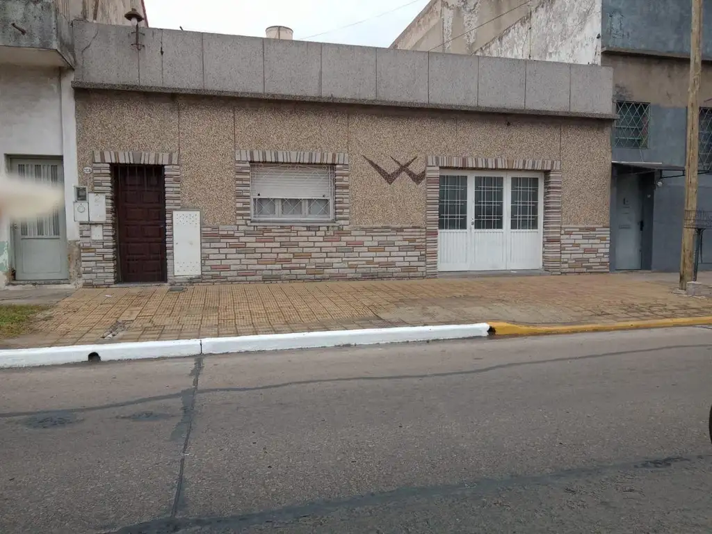 Casa en venta - 4 Dormitorios 3 Baños - 235Mts2 - San Justo, La Matanza