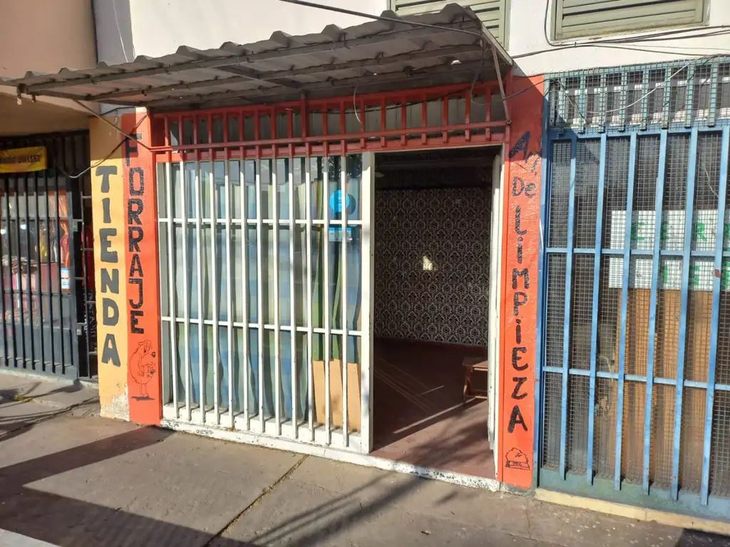 ALQUILER DE SALÓN COMERCIAL EN AV GRANDOLI