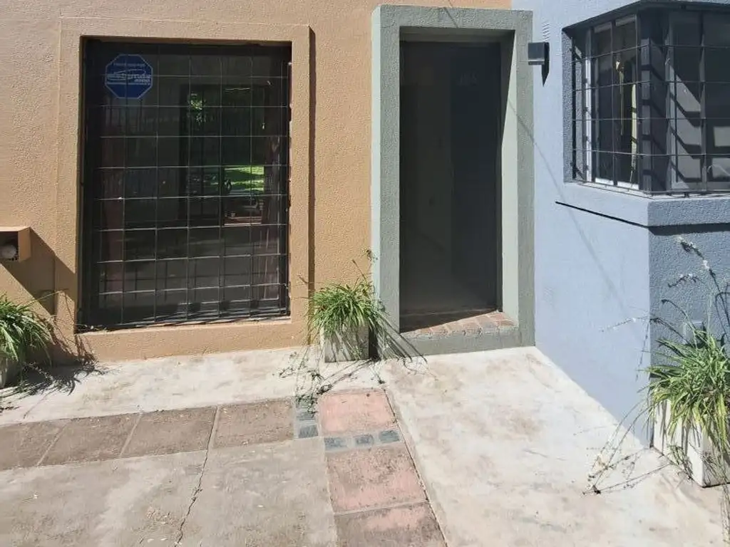 Casa - Venta - Argentina, La Plata - 12 entre 486 y 487 4800