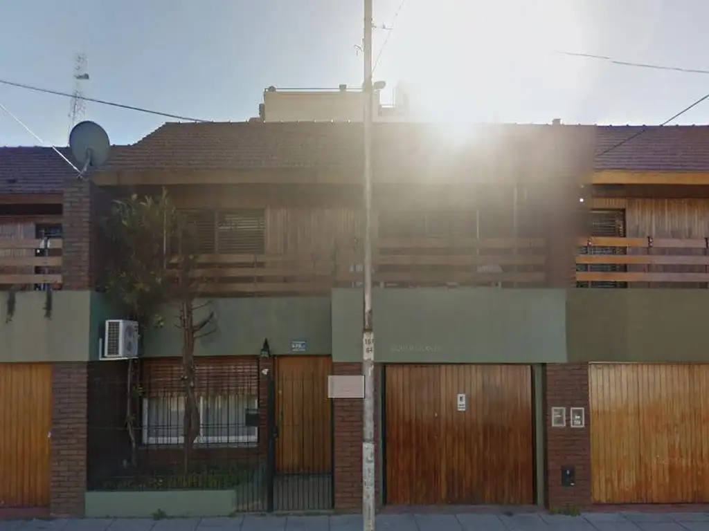 Duplex 4 Amb con cochera, quincho y parrilla - 127 m² Cubiertos - San Justo