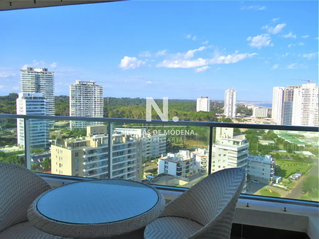 En venta espectacular Apartamento en Brava- Punta del Este de 2 dormitorios.