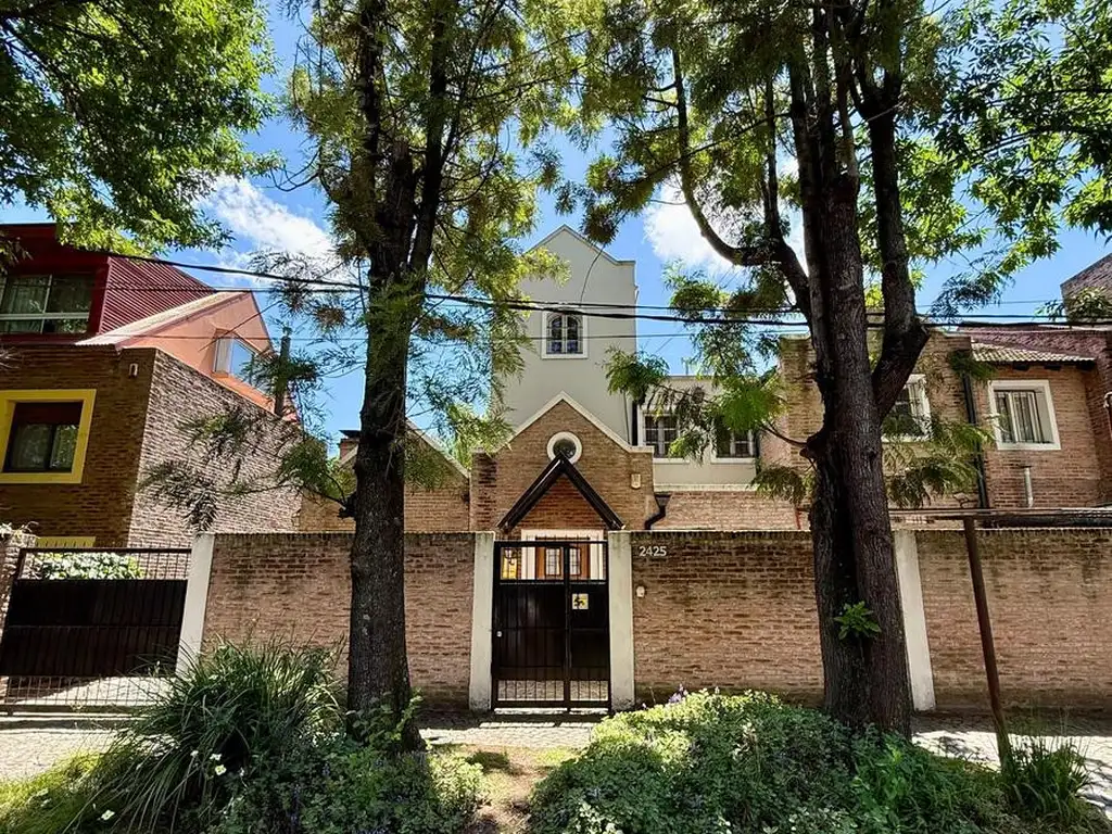 Casa en Alquiler con 4 dormitorios jardin galeria y pileta