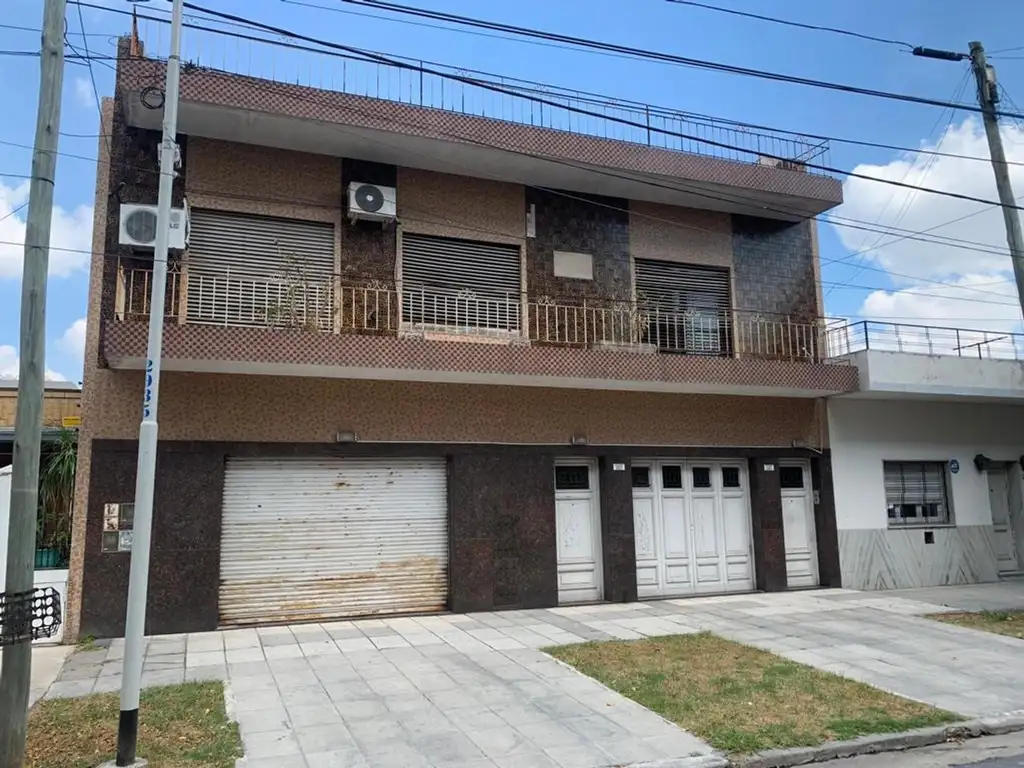 DOS TIPO CASA EN BLOCK, SOBRE LOTE PROPIO CON GARAGE Y LOCAL