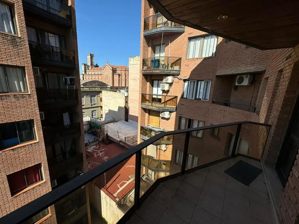 DEPARTAMENTO DE UN DORMITORIO CON BALCON