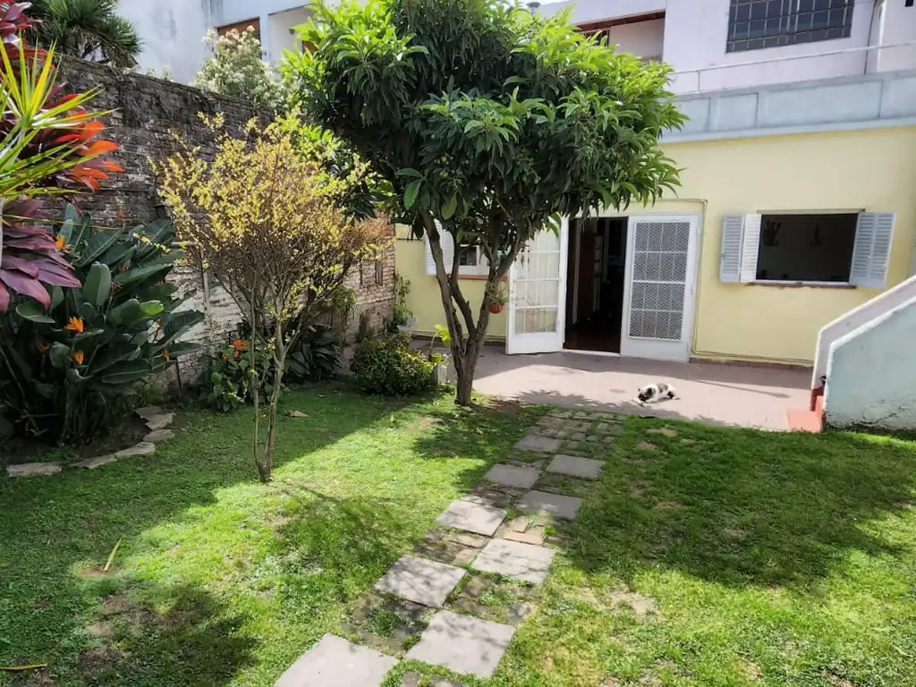 Casa Venta 60 años 4 ambientes, 270m2, Este, Caracas 600, Flores Norte, Flores Argenprop Casa Venta 60 años 4 ambientes, 270m2, Este, Caracas 600, Flores Norte, Flores Argenprop