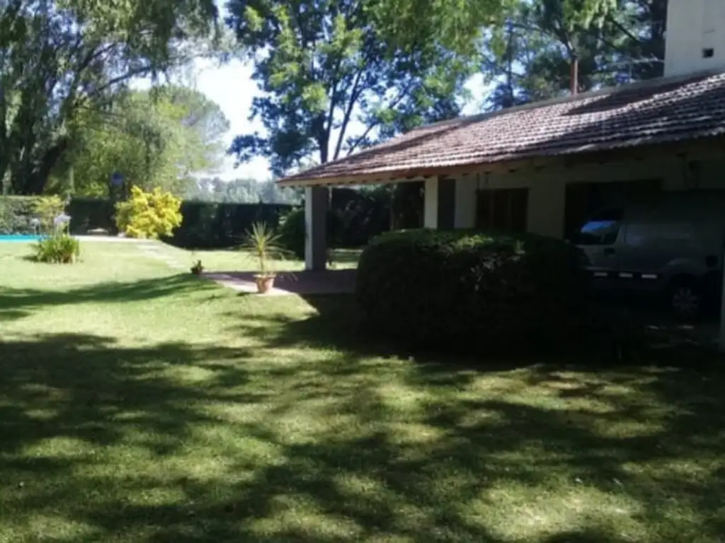 CASA QUINTA  (BARRIO EL CASCO A 2 CUADRAS DE LA RUTA 24  Y 15 CUADRAS DE ACCESO OESTE).