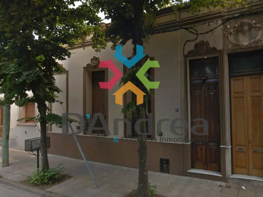 Venta / Oportunidad casa estilo antiguo en Mercedes (B) calle 16 entre 33 y 35