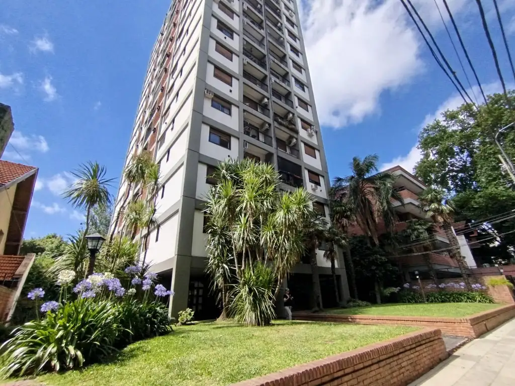 Departamento con vista al rio cerca de centro comercial