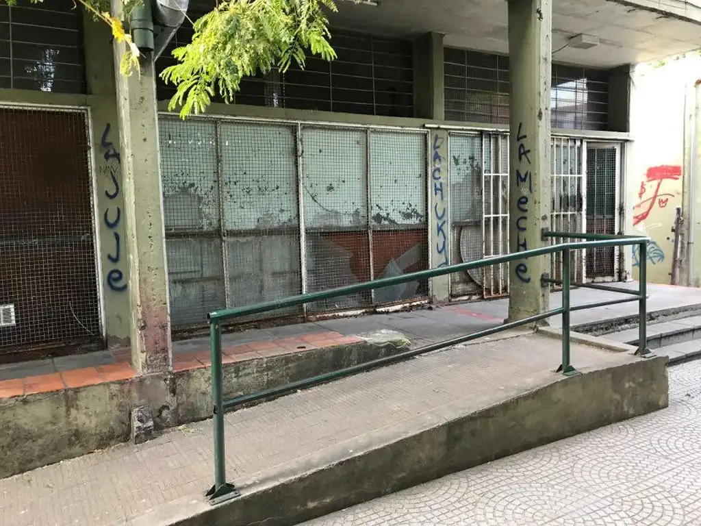 LOCAL EN VENTA BARRIO PIEDRABUENA 22 MTS DE FRENTE X 7 MTS DE FONDO