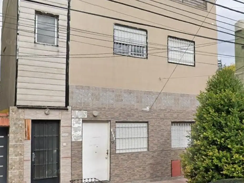 Alquiler de PH, tipo casa con patio en Caseros, Sin expensas