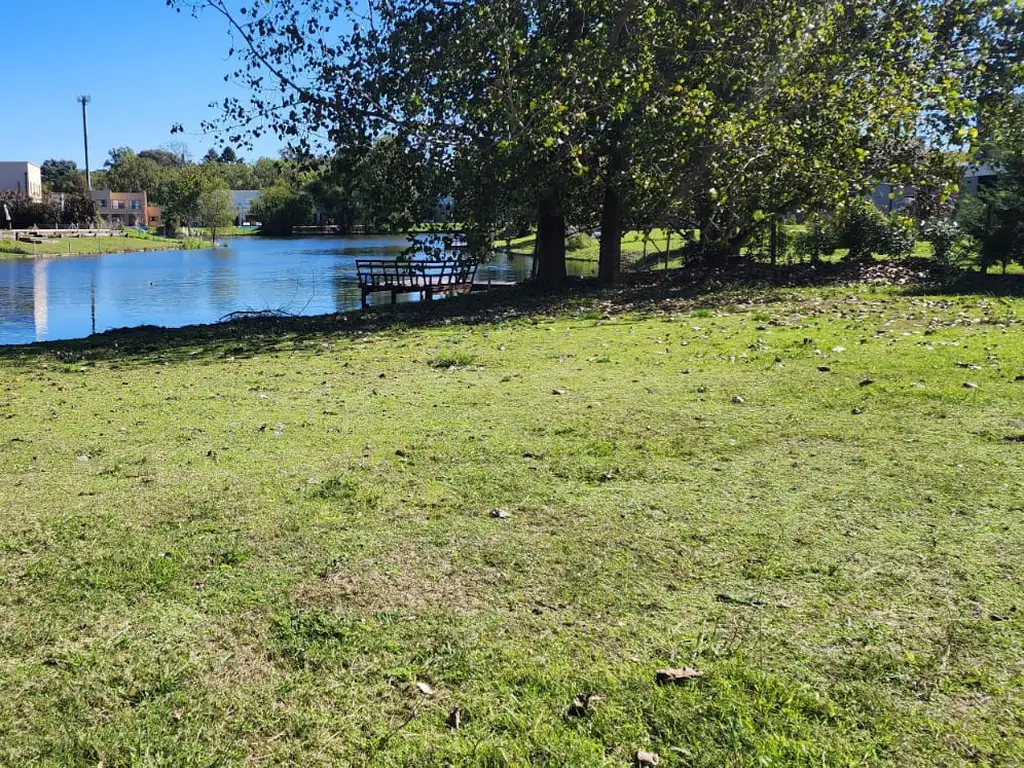 LOTE  CON PLAYA A LA LAGUNA NORTE