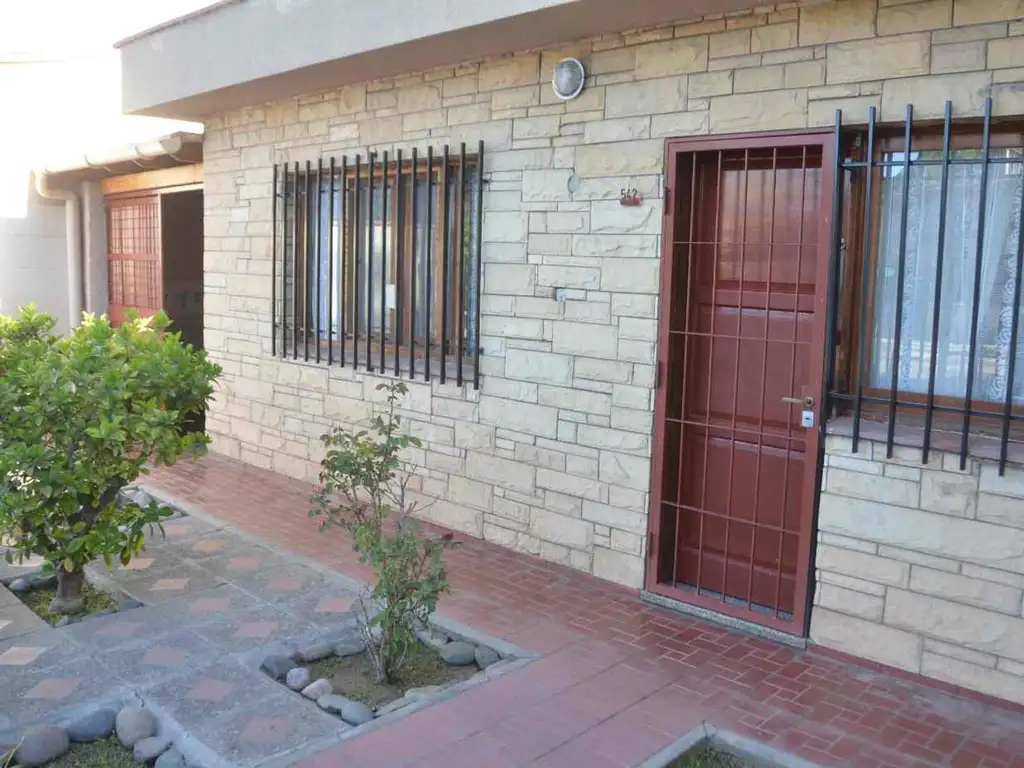 Casa en venta en Las Heras con dpto int. y taller