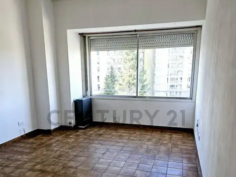 VENTA MONOAMBIENTE CENTRICO Excelente ubicación en zona Centro Este, esquina de calles Islas Mal...