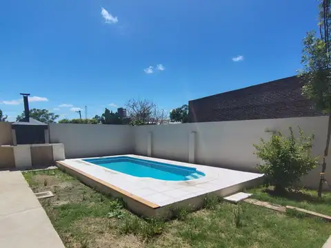 CASA EN VENTA EN ACEVEDO CON PILETA