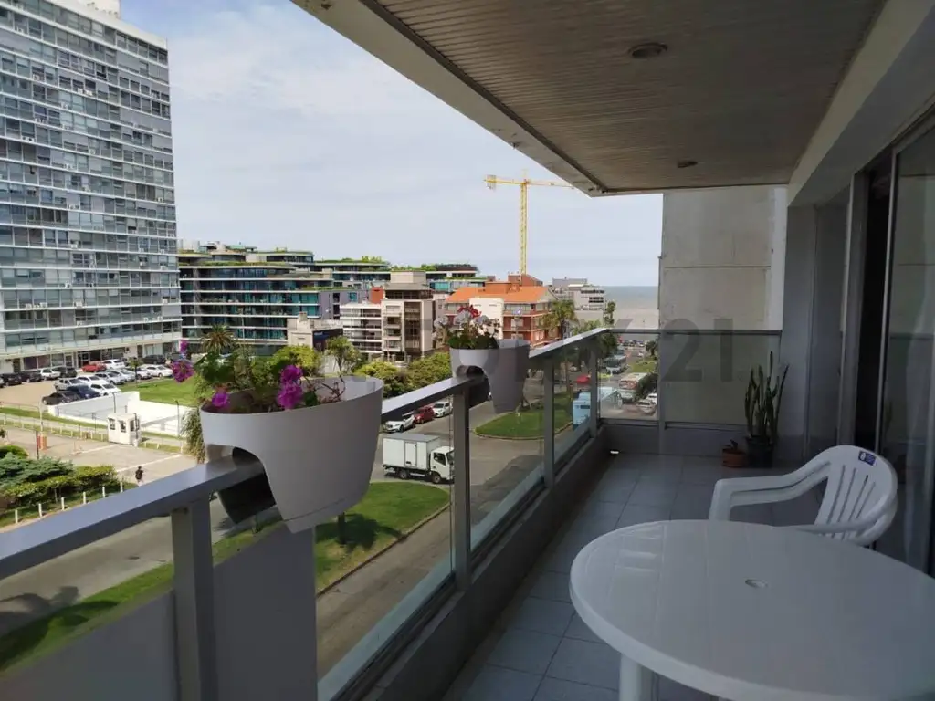 Venta Apartamento 3 Dormitorios, 240 M2 Con Garage En Puerto Del Buceo