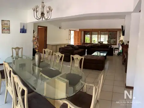 Casa en venta en zona residencial.