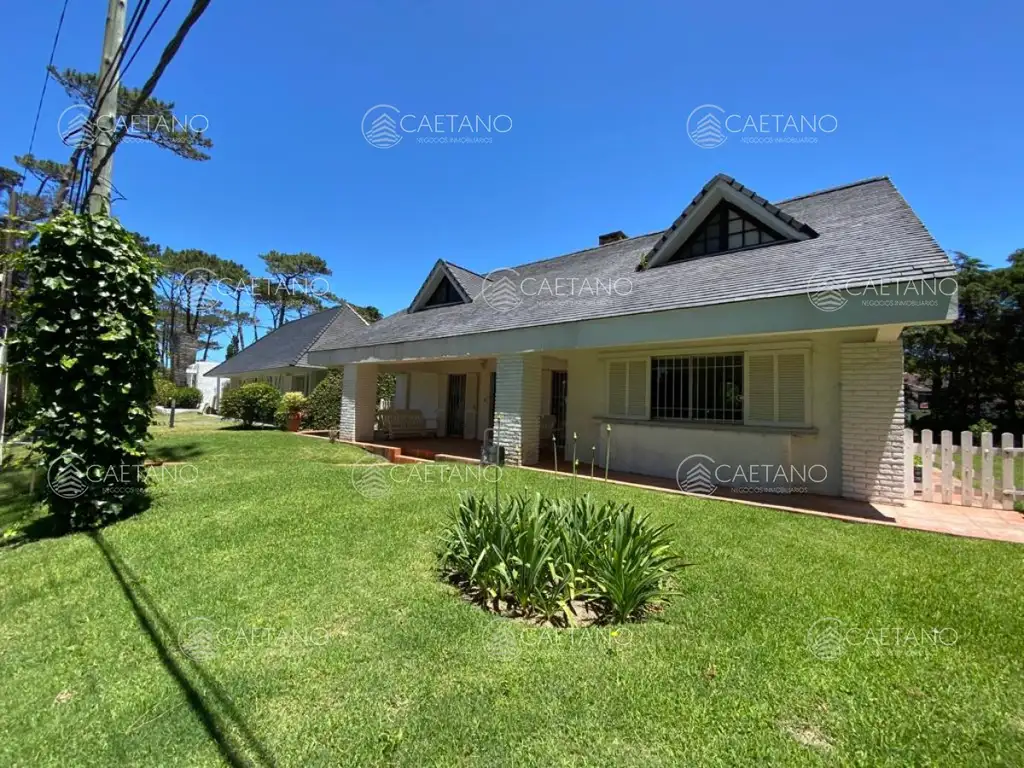 Venta casa 5 dormitorios playa brava Punta del Este