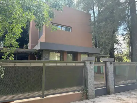 Venta de Casa 4Amb. en Parque Leloir, Ituzaingo.