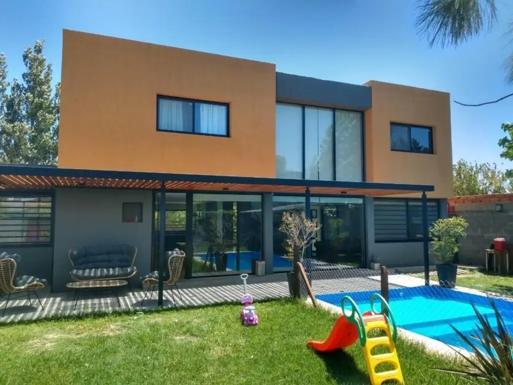 Casa en venta 5 ambientes en Ranelagh- Berazategui