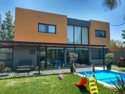 Casa en venta 5 ambientes en Ranelagh- Berazategui